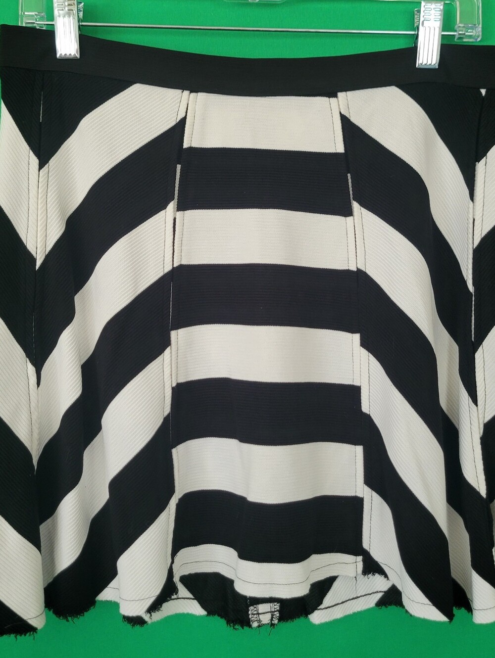 Monochrome Chevron Stripe Y2k Vtg Flared Skirt Stretchy Size XL Monteau Mini Zip
